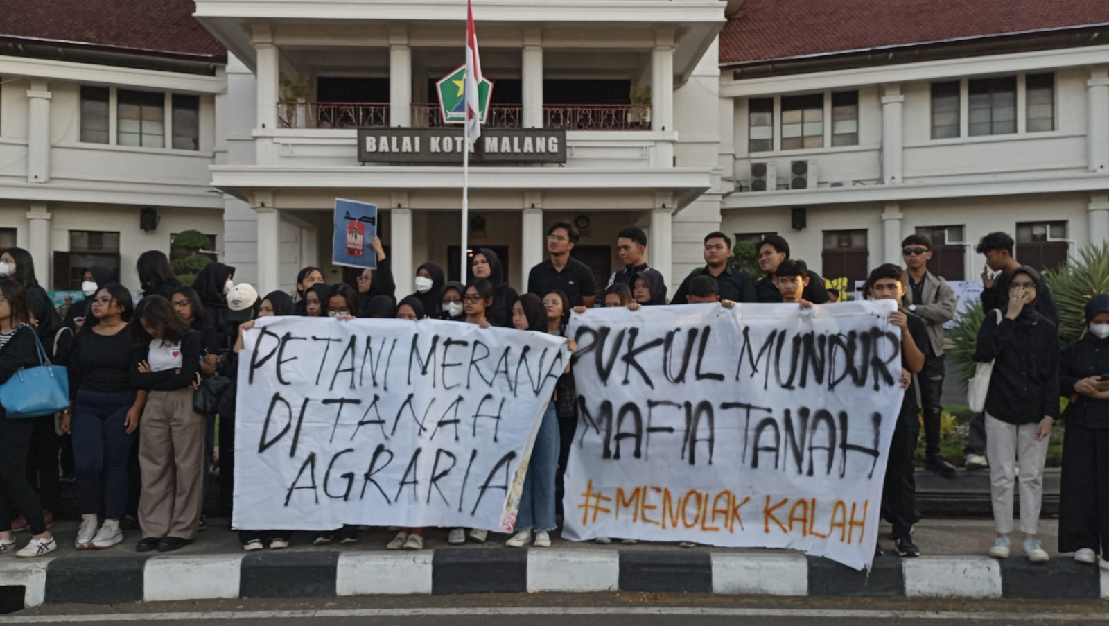 Kamisan Malang Gelar Aksi Solidaritas Bagi Pejuang Ham Agraria Lpm