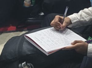 Mahasiswa baru sedang mengerjakan tugas RABRAW 2026 (PERSPEKTIF/Dhara)